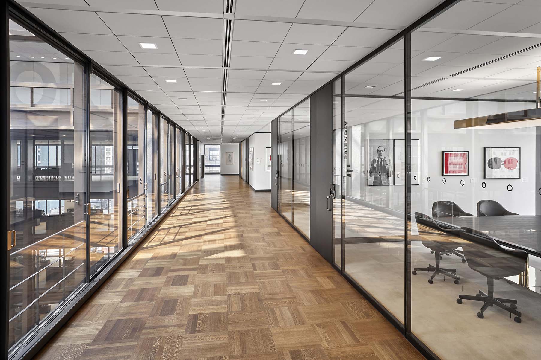 Doors and partitions project with Ultralight demountable glazed partition in New York. Meeting room with single-glass partition, and swing solid door