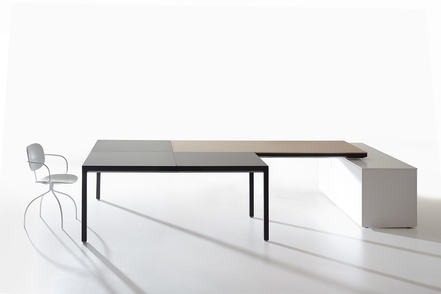 Executive desk configuration with auxiliary meeting tops, designed to support collaborative work and flexible team interactions.