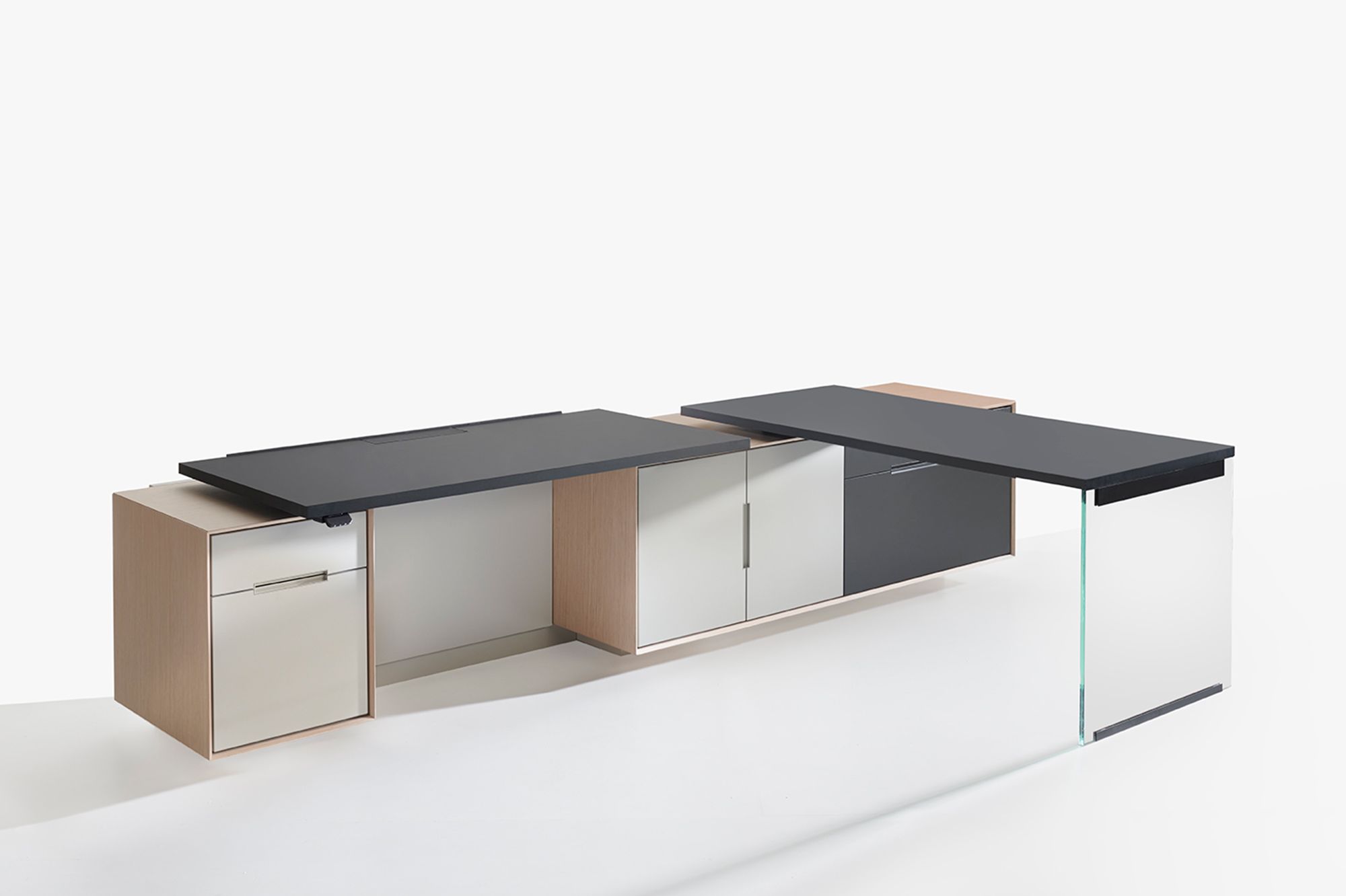 The Brera25 system by IOC Project Partners, featuring a sleek modern executive desk designed for fluid and collaborative leadership environments